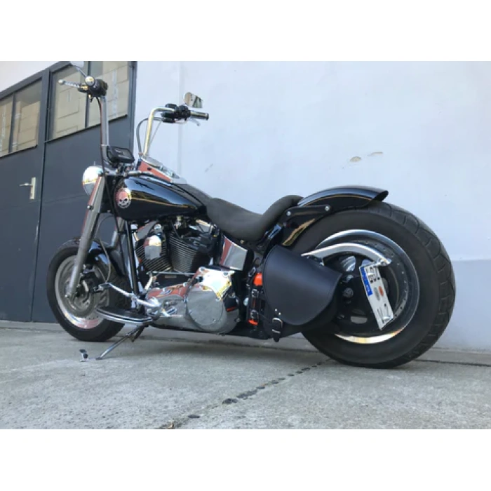 BBP Custom Diablo Black Schwingentaschen mit Flaschenhalter passend für Harley-Davidson Softail 20180929 083529842 iOS f2704cc9 496c 4e18 b0e7