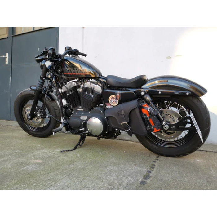 BBP Custom Schwarze Eos-Seitentasche mit Flaschenhalter, passend für Harley-Davidson Sportster