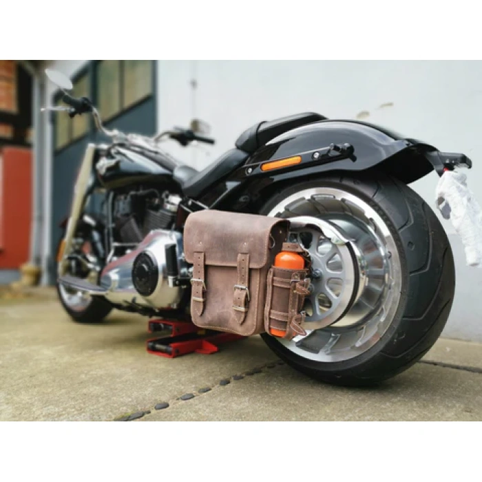 BBP Custom Hulk Brown Swing Bag mit Flaschenhalter, passend für Harley-Davidson Softail