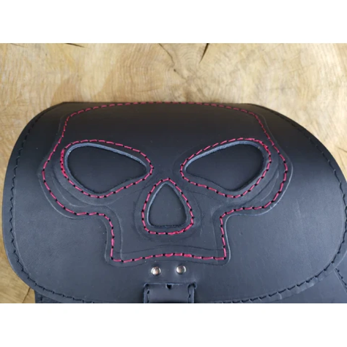 BBP Custom Dyna Skull Red Swing Bag mit Flaschenhalter, passend für Harley-Davidson Street Bob