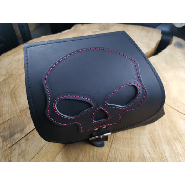 BBP Custom Dyna Skull Red Swing Bag mit Flaschenhalter, passend für Harley-Davidson Street Bob