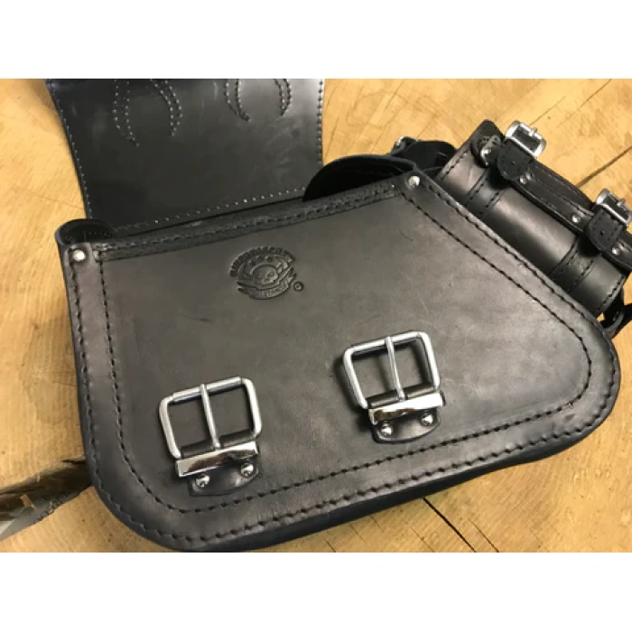 BBP Custom Dyna Flame Black + Halterung passend für Street Bob Swing Bags