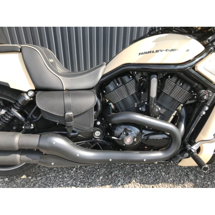 BBP Custom Muscle Black Seitentasche rechts, passend für Harley-Davidson VROD-Modelle IMG 5623 5f4ca565 8a71 449a a90a
