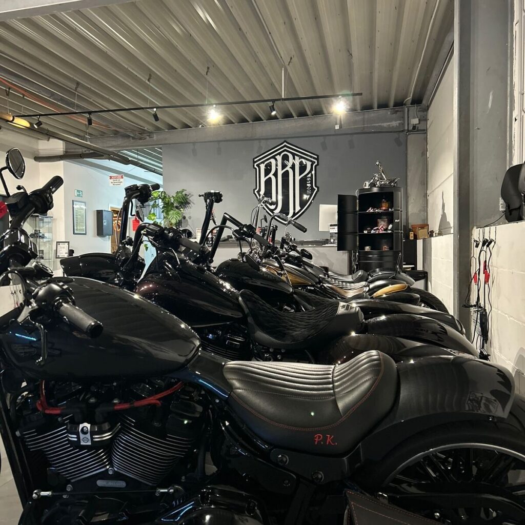 BBP Customs – Deutschlands beste freie Harley-Davidson Werkstatt Home bbp showroom reihe sq